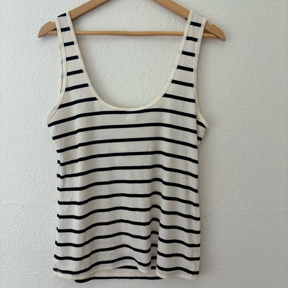 H&M black and white striped sleeveless tank top - Picture 3 of 4